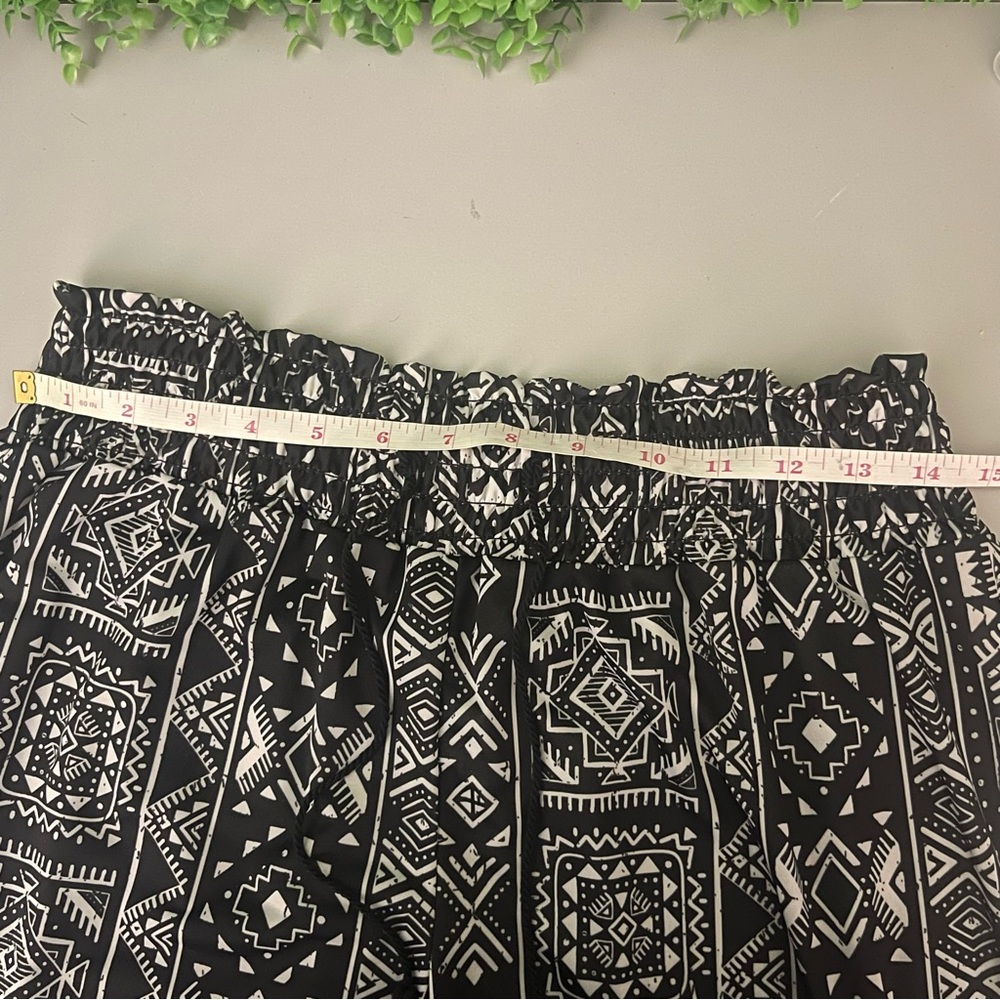 West Loop Women's Large Palazzo Pants Black and White Aztec like NWT - Picture 8 of 11
